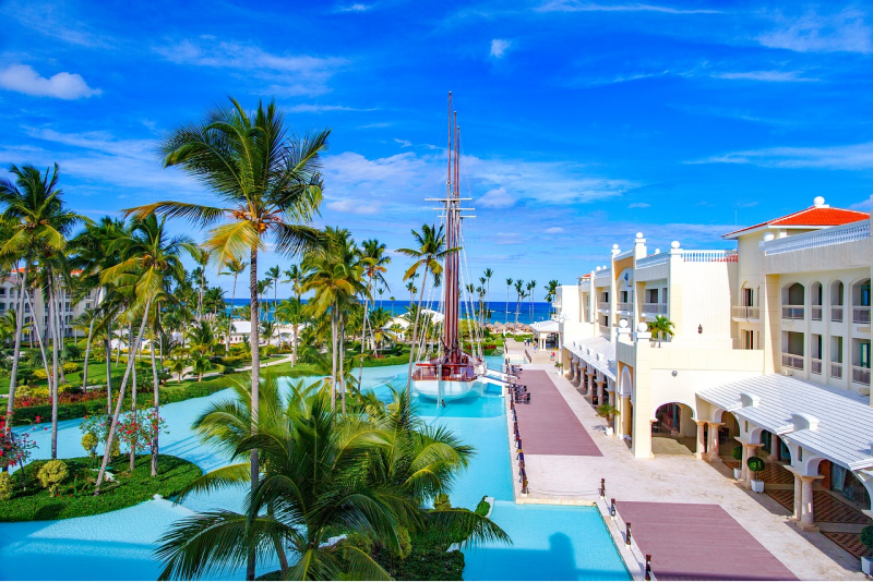 Hotel în Republica Dominicană înconjurat de palmieri